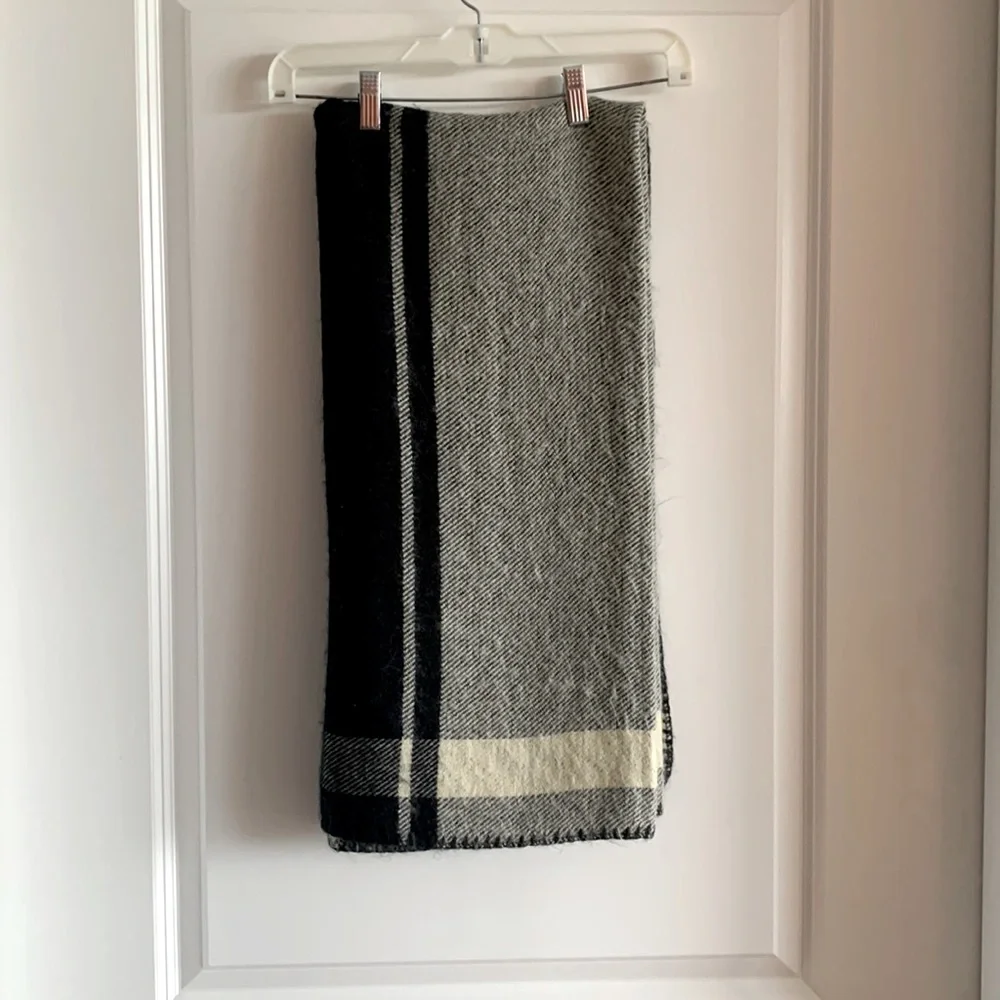 BCBG MaxAzria Stripes Herringbone Warm Cozy Reversible Throw Coastal Minimalist